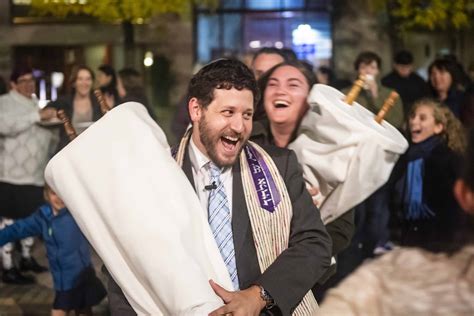 Simchat Torah Immersive Experience, Celebration, Yizkor | JewishBoston