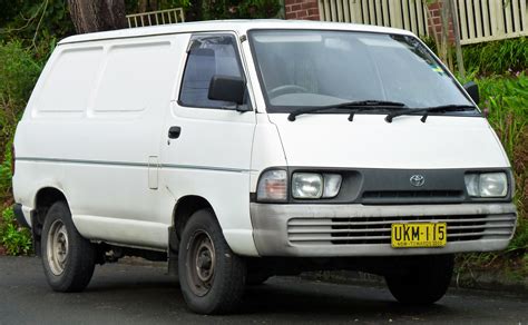 File:1992-1996 Toyota TownAce (YR39RV) van (2011-04-28) 02.jpg ...