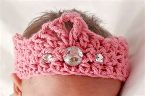 23 Cute Crochet Crown Patterns For Every Need - Patterns Hub