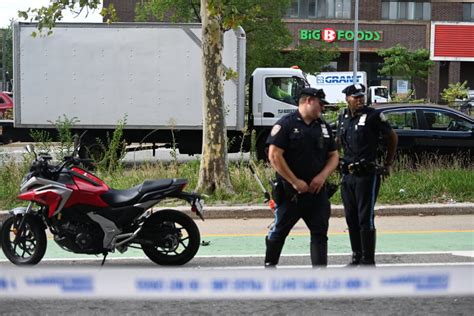 Motorcyclist killed in Woodside Wednesday morning after smashing into truck: NYPD – QNS.com