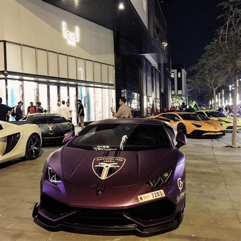 Dubai Desert Blogger: CRAZY SUPERCARS LINE UP IN DUBAI