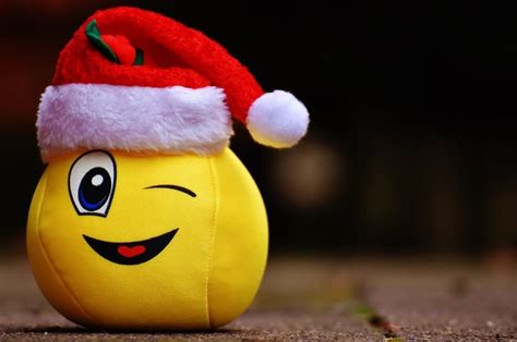 emoji with santa hat miniature free image | Peakpx