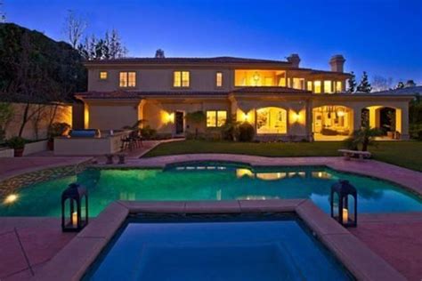 Charlie Sheen comes up short in sale of Sherman Oaks home - Los Angeles ...