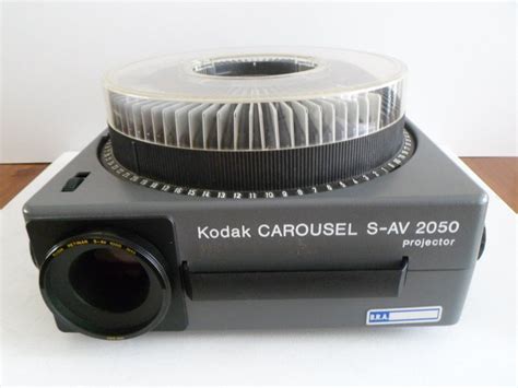 Perfectly working KODAK Carousel S-AV 2050 Slide Projector. - Catawiki