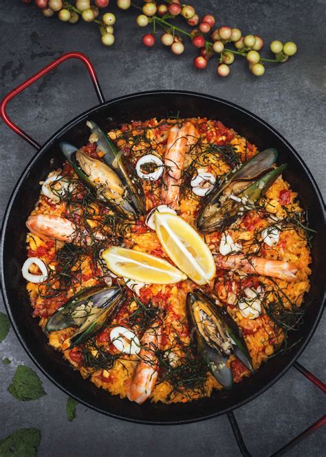 Best Paella Pan: Our Top 5 Picks To Make Paella Valenciana