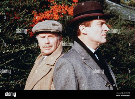 EDWARD HARDWICKE, JEREMY BRETT, SHERLOCK HOLMES, 1992 Stock Photo - Alamy