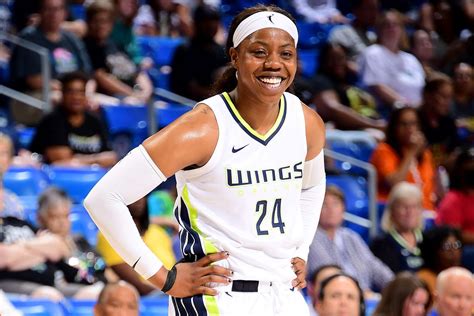 WNBA Star Arike Ogunbowale Signs Autograph After Getting Ejected