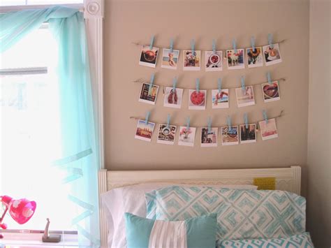 32 Photo Collage DIYs For a More Beautiful Home