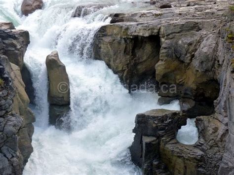 Sunwapta Falls Jasper National Park | To Do Canada