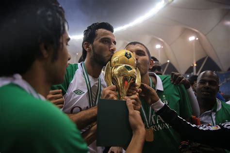 Al Ahli Jeddah Players Celebrate winning the Saudi Crown Price cup : hdsoccer