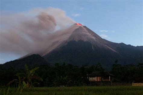 Koleksi Gambar sketsa gambar gunung merapi Lengkap - Sketsakusd