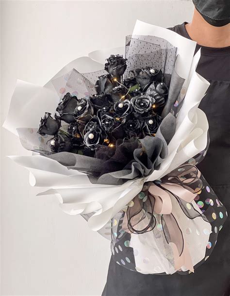 21 Black Rose Bouquet | Ace Flora