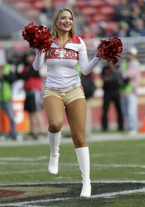 NFL Cheerleaders: Week 17