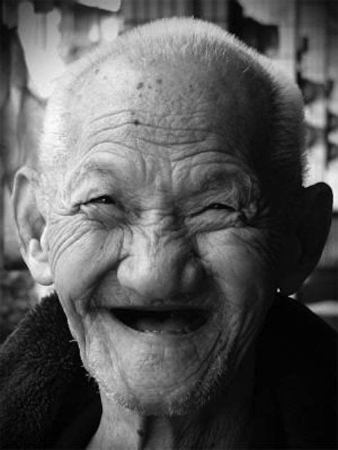 Smiling with no teeth. | Smiling people, Old faces, Happy old people