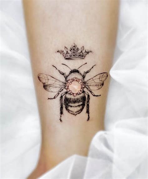 Mẫu hình Queen bee tattoo độc đáo và ý nghĩa nhất