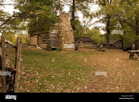 Abraham lincoln log cabin hi-res stock photography and images - Alamy