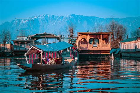 Download Kashmir Dal Lake Shikara Ride Wallpaper | Wallpapers.com