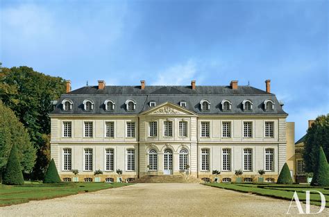 a large white building with lots of windows