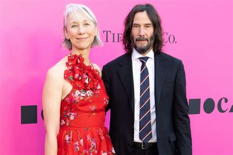 Keanu Reeves and Girlfriend Alexandra Grant Share Passionate Kiss on 2023 MOCA Gala Red Carpet