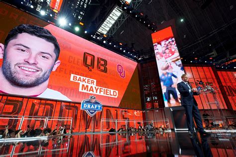 Browns Take Baker Mayfield at No. 1 Amid a Quarterback Frenzy - The New York Times