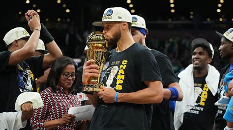 Stephen Curry Wins NBA Finals MVP For 1st Time In His Career - Zedista