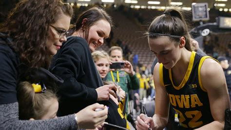 Caitlin Clark, Iowa women's basketball will be subject of new book