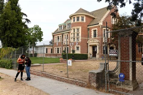 We went inside the ‘American Horror Story’ Murder House ahead of ...