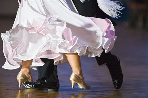 Adult Ballroom Dance Lessons in Derby - Rendezvous for Dancing