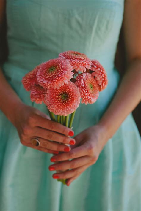 Pink dahlia bridesmaids bouquet | Bolo noivado, Flores lindas, Flores