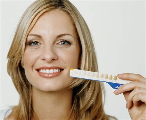 Side Effects of Whitening With Carbamide Peroxide | Livestrong.com