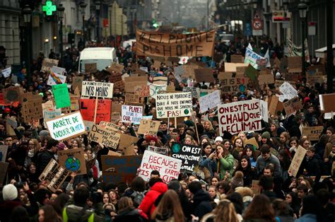 32,000 Belgian students march to demand climate protections