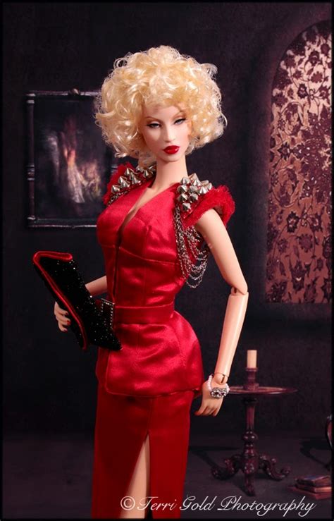 Collecting Fashion Dolls by Terri Gold: Ficon Girls Get Camera Time