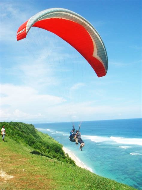 Paragliding Tandem Bali di Pantai Pandawa