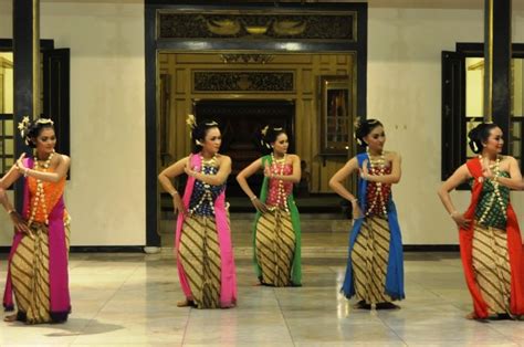 Tari Gambyong, Tarian Tradisional dari Surakarta - Bobo