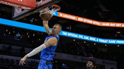 Kristaps Porzingis throws down unbelievable dunks