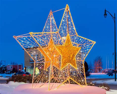 Large Outdoor LED Lighted Christmas Star | YanDecor