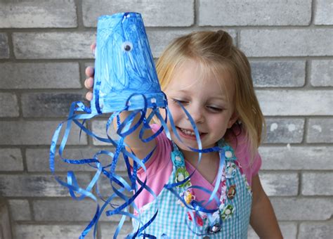 This simple jellyfish craft was so fun to create and even more fun to pretend with afterwards ...