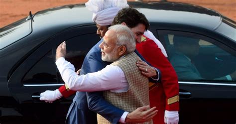 Indian PM bear hugs Justin Trudeau after dinner-invite controversy - National | Globalnews.ca