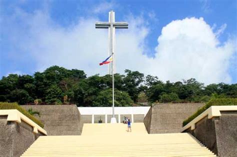 Mount Samat's Dambana ng Kagitingan (Shrine of Valor) - Freedom Wall