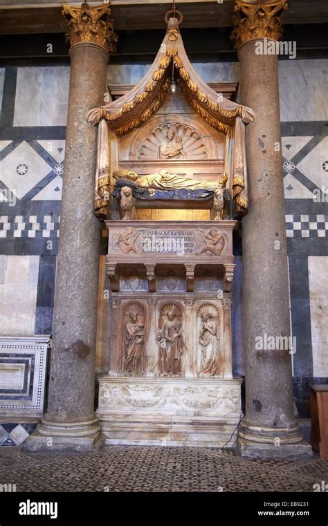 The monumental Tomb Antipope John XXIII by Donatello and Michelozzo ...