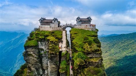 It Takes 9,000 Steps to Reach China's Fanjingshan Temple | HowStuffWorks