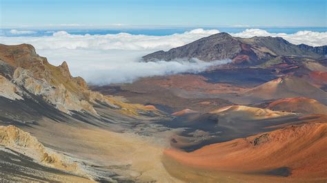 The volcanic landscape of Haleakalā National Park crater, Maui, Hawaii ...