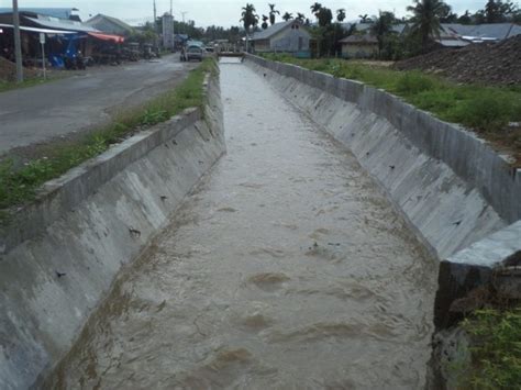 Pelebaran Saluran Irigasi Mendesak untuk Cegah Ambruknya Jalan Pasar Induk Bireuen | Kabar Bireuen