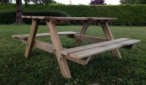 Table de jardin pour enfant par Os974 sur L'Air du Bois