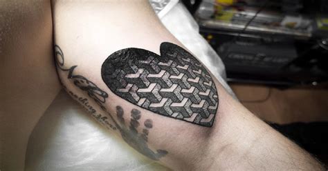 Black Heart Tattoo Meaning: Uncovering The Symbolism Of Love