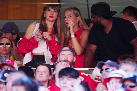 TAYLOR SWIFT at Chiefs Game at Arrowhead Stadium in Kansas City 09/24 ...