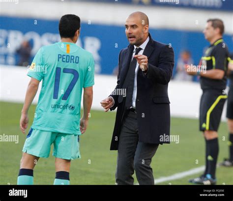 Pep guardiola barcelona tactics hi-res stock photography and images - Alamy