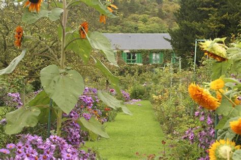 Giverny with Claude Monet's Home & Gardens Tour - Paris, France | Gray Line