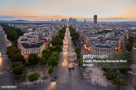 914 Paris La Defense Skyline Stock Photos, High-Res Pictures, and ...