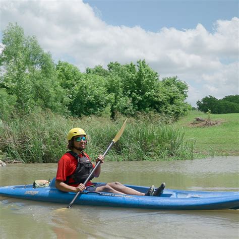 Video: Kayaking with the Outdoor Adventure Program • Southwestern ...